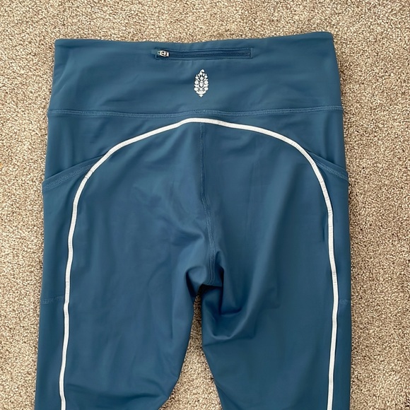 Free People Movement You’re a Peach Pocket Leggings -skyline blue - Picture 8 of 10